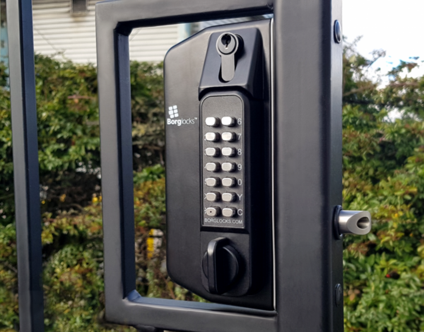 Borg BL3100DKOECP mechanical gate lock with keypad and inside paddle handle with 65-80mm latch - black finish with key override, deadlock and code reset function