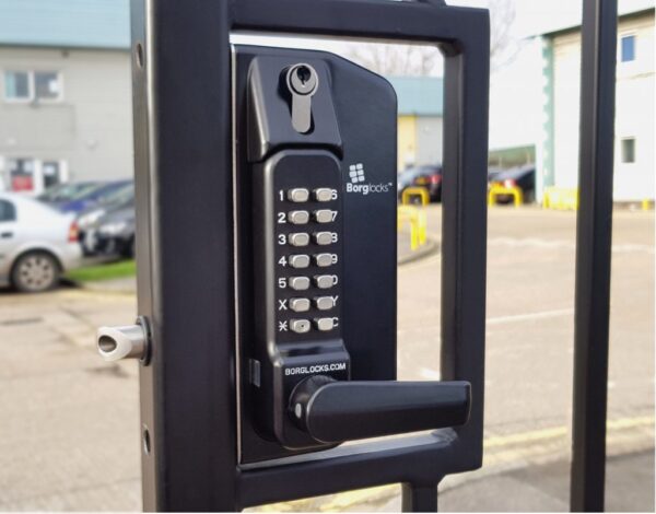 Borg BL3400DKOECP mechanical gate lock with keypad and free turn lever handle with 65-80mm latch - black finish with key override, deadlock and code reset function