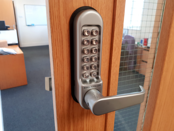 Borg BL5408 mechanical gate lock with keypad and push pad for internal & external doors - satin chrome finish with flat bar lever handle