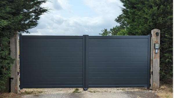 La Toulousaine Doma Aluminium Double leaf swing gates 3.5m x 1.6m