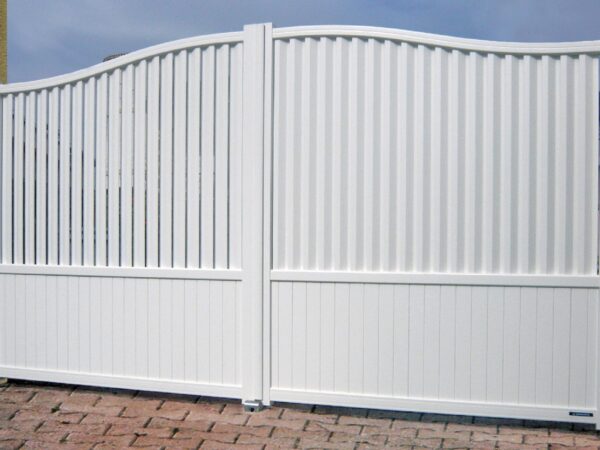 Aluminium driveway gates - Discrete Victoria