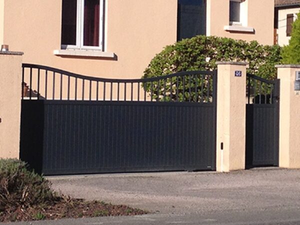 Aluminium driveway gates - Harmony Silven