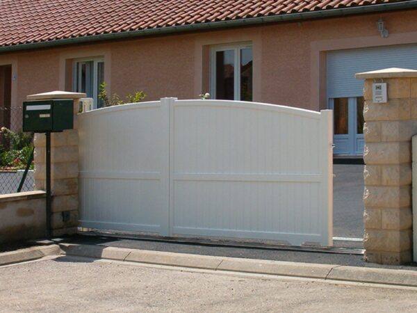 Aluminium driveway gate - Intimacy Dundee