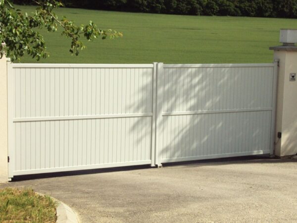 Aluminium driveway gate - Intimacy Glasgow