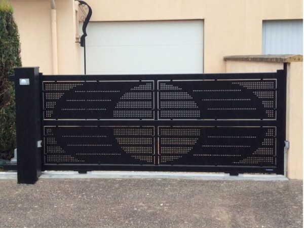 Aluminium driveway gates - Intuition Yin