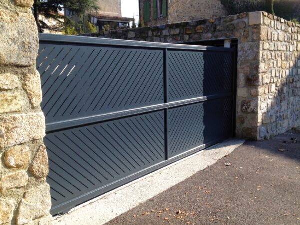 Aluminium driveway gates - Creation Escalquens