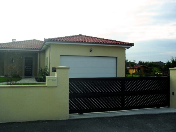 Aluminium driveway gates - Creation Golinhac