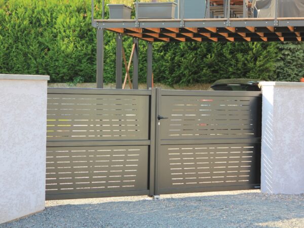 Aluminium driveway gates - Creation Tulle