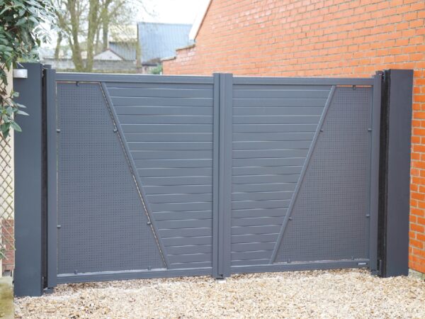 Aluminium driveway gate - Arpeggio Vogan